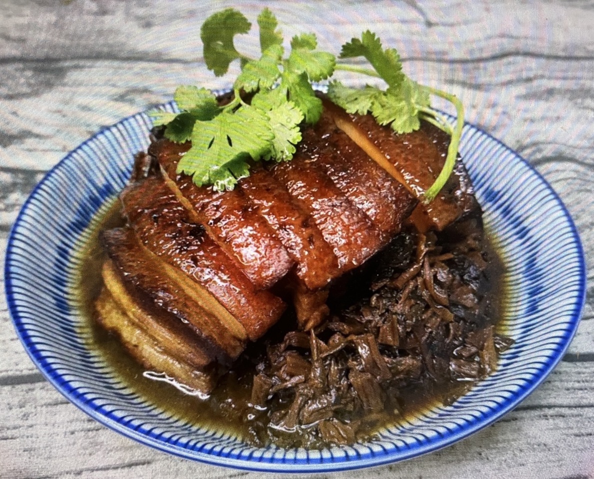 用油脂浸透的鹹菜干 煮出客家鹹香好滋味