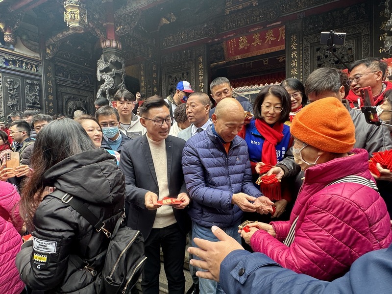 韓國瑜、江啟臣豐原拜年 齊喊新年快樂台灣加油
