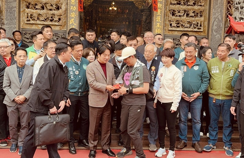 賴清德大年初一挑戰龍的吉祥話 祝大家「龍總探吉」
