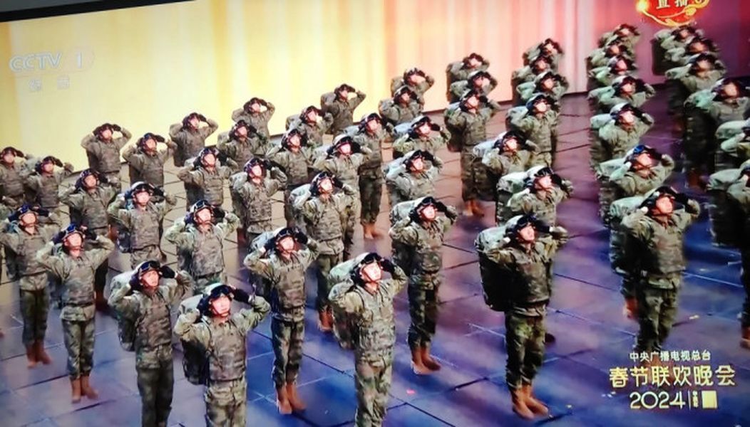 突兀不協調！  央視春晚 共軍作戰部隊亮相引非議