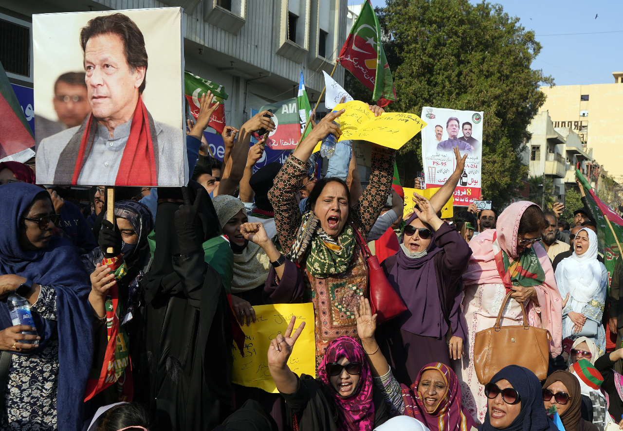 巴國前總理伊姆蘭汗力挺獨立候選人 全國大選席位領先