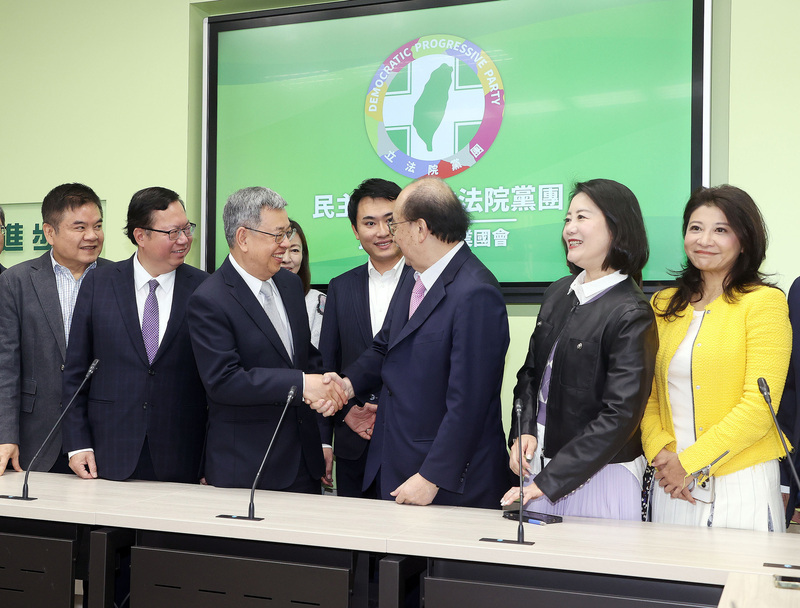 陳建仁拜會民進黨團 吳思瑤：相信行政部門已備好食安專報