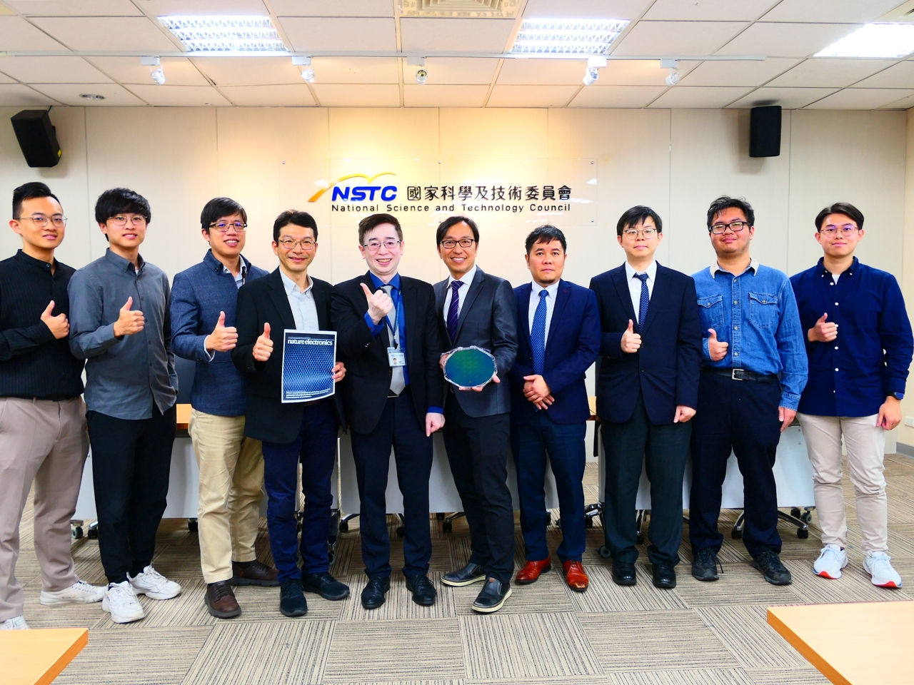 師大開發出1.3奈米鐵電電晶體材料 有望成半導體核心技術  (影音)