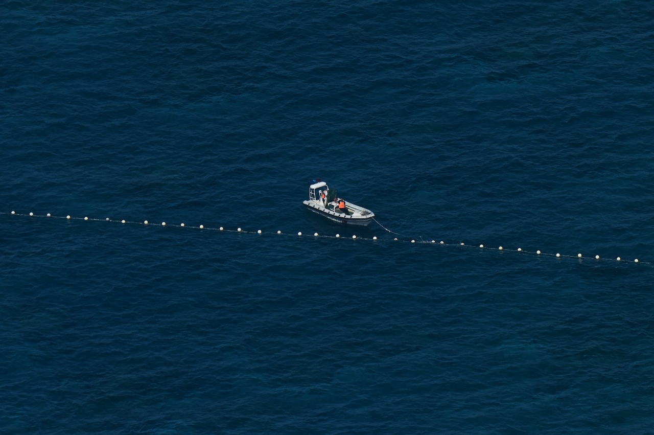 路透：南海衛星影像揭露 中國在黃岩島增設浮動屏障