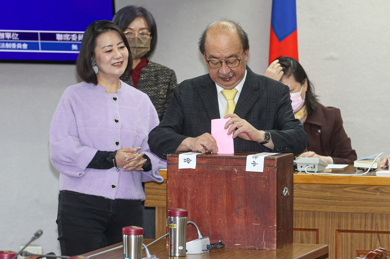 召委選舉藍白合 民進黨團批民眾黨放棄改革 往「小藍」前進