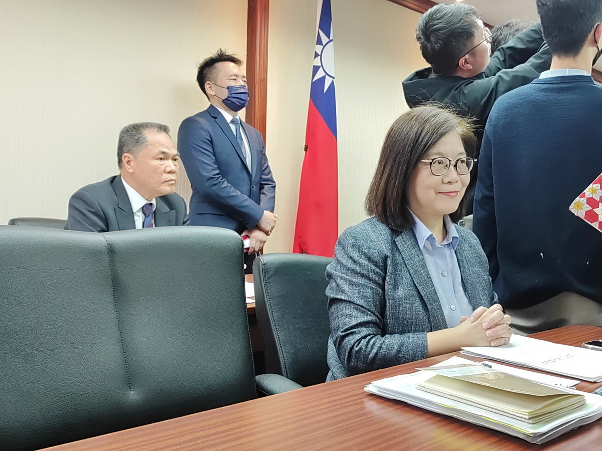 快艇案協商代表與家屬返中 管碧玲盼早日化解歧見