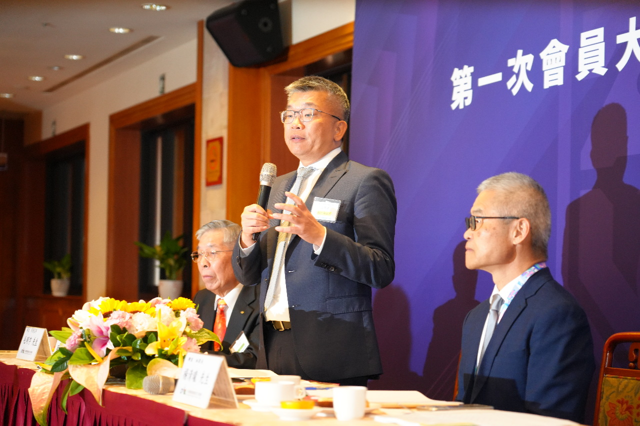 全票通過！蔡其昌連任中職聯盟會長
