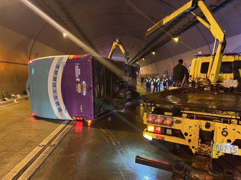 康橋校車翻覆事件 公路局今啟動事故車輛公司安全查核