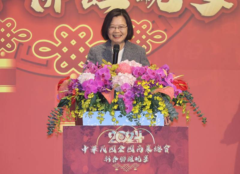 經濟穩健、台股屢創新高 蔡總統籲企業為員工加薪