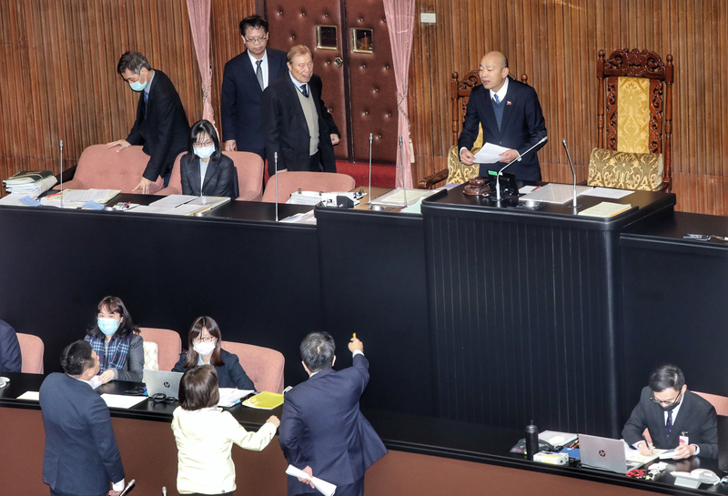 立院質詢風波 白疑哪裡規定應先休息 藍願尊重朝野協商決定