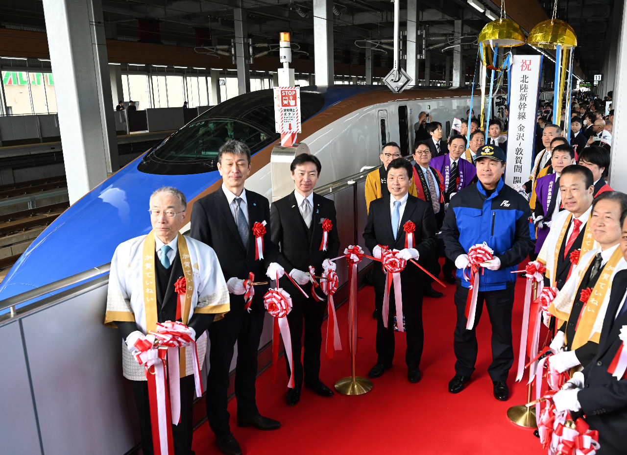 日本北陸新幹線延伸敦賀通車 振興觀光同步上路