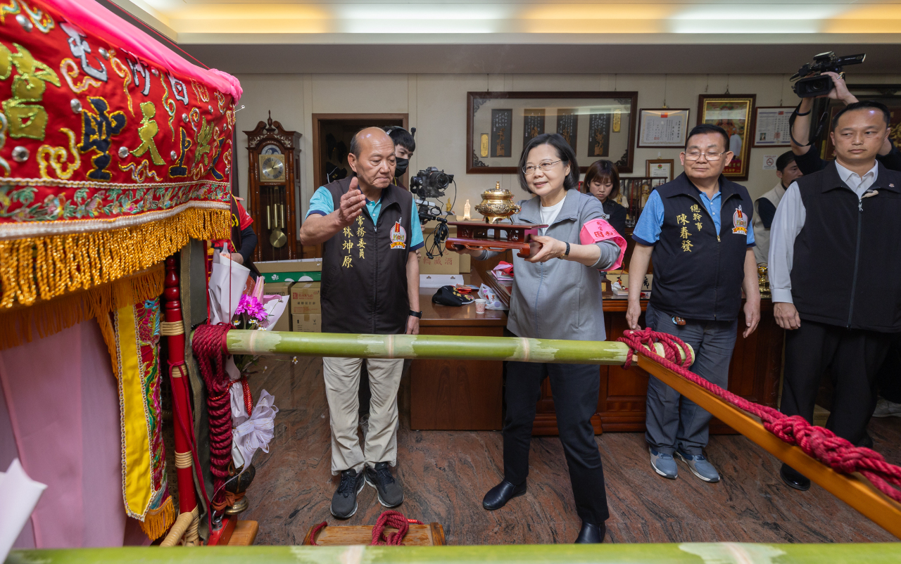 白沙屯媽祖將起轎 總統淨轎參拜祈國泰民安
