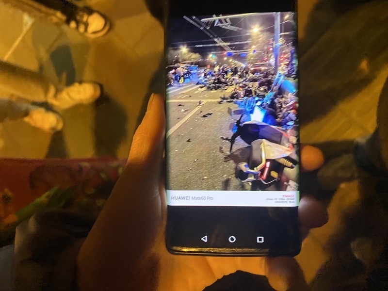 北京罕見汽車衝撞機車及行人 現場多人受傷