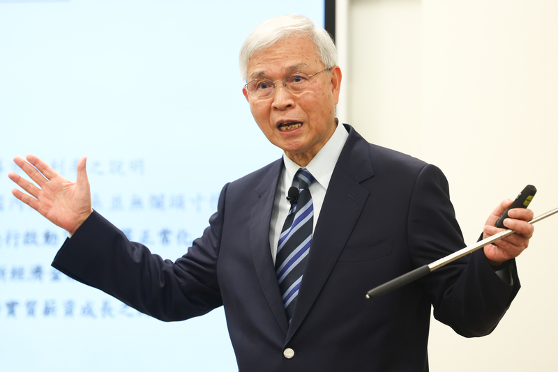 央行簡報論比特幣 楊金龍：就像搭雲霄飛車安全帶要繫緊