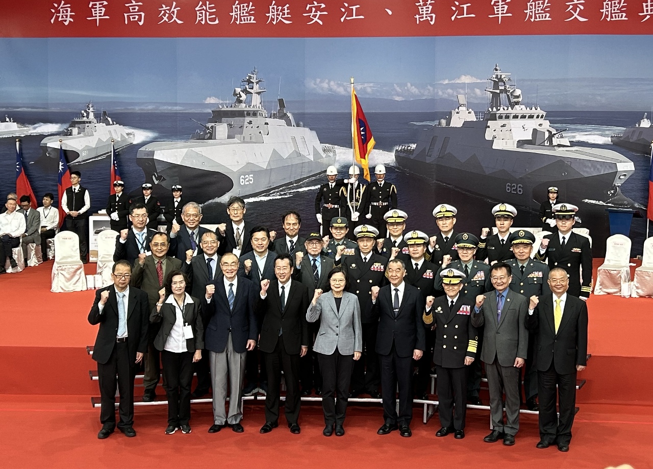 首批國造高效能艦艇全交艦 蔡總統：證明守護民主決心(影音)