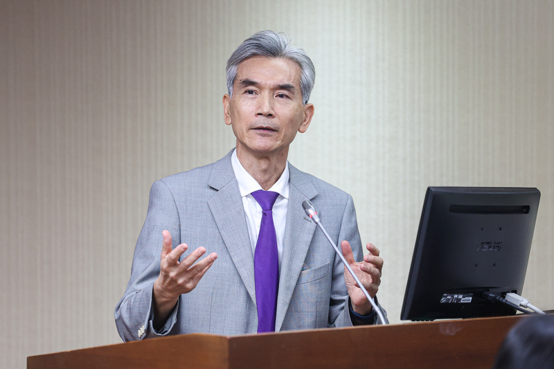 碳費徵收 薛富盛：不可同時享扣除額與優惠費率