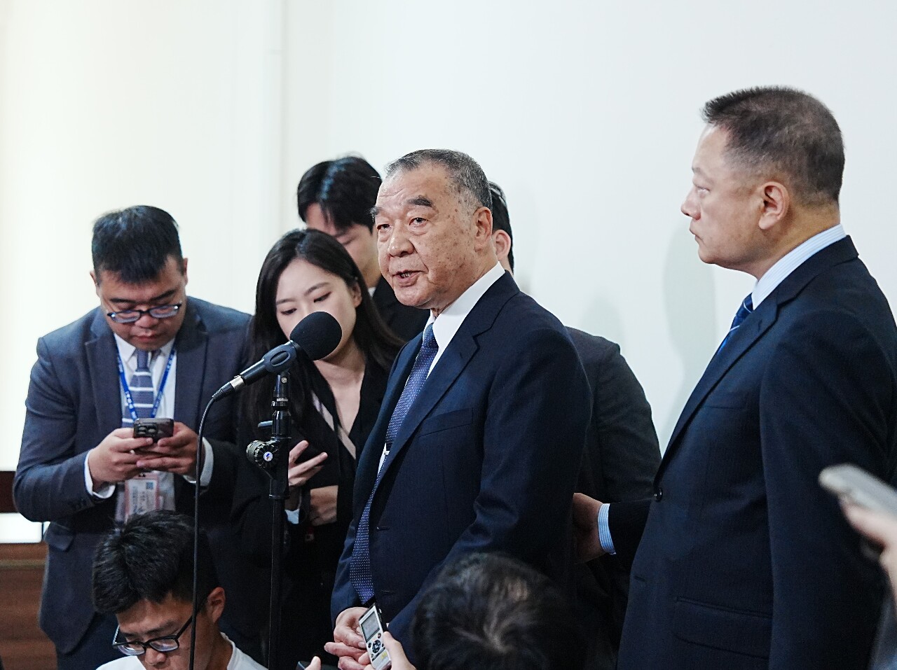 兒涉召妓事件 邱國正哽咽致歉：自己不會幫忙，但家人仍是兒子的支柱