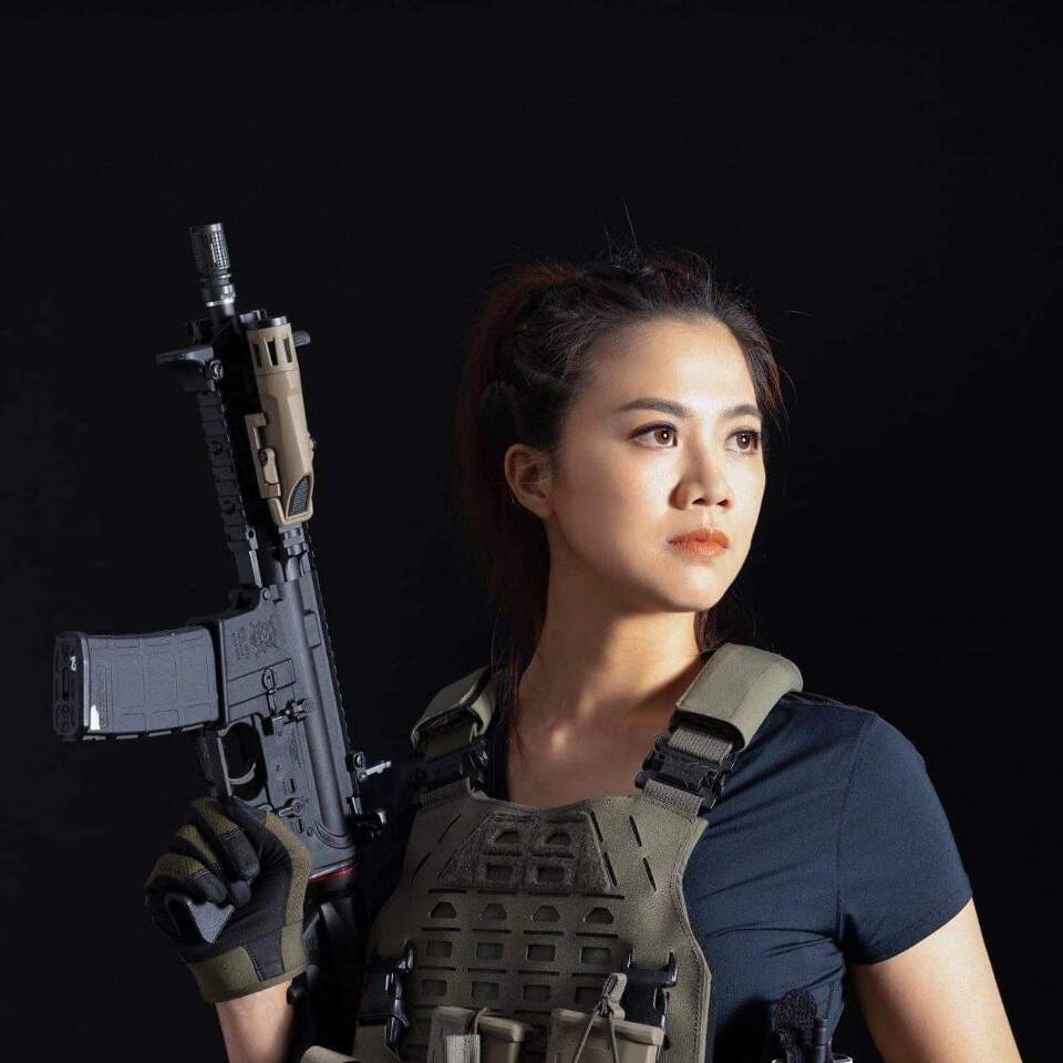 運動射擊女玩家-軍武安妮