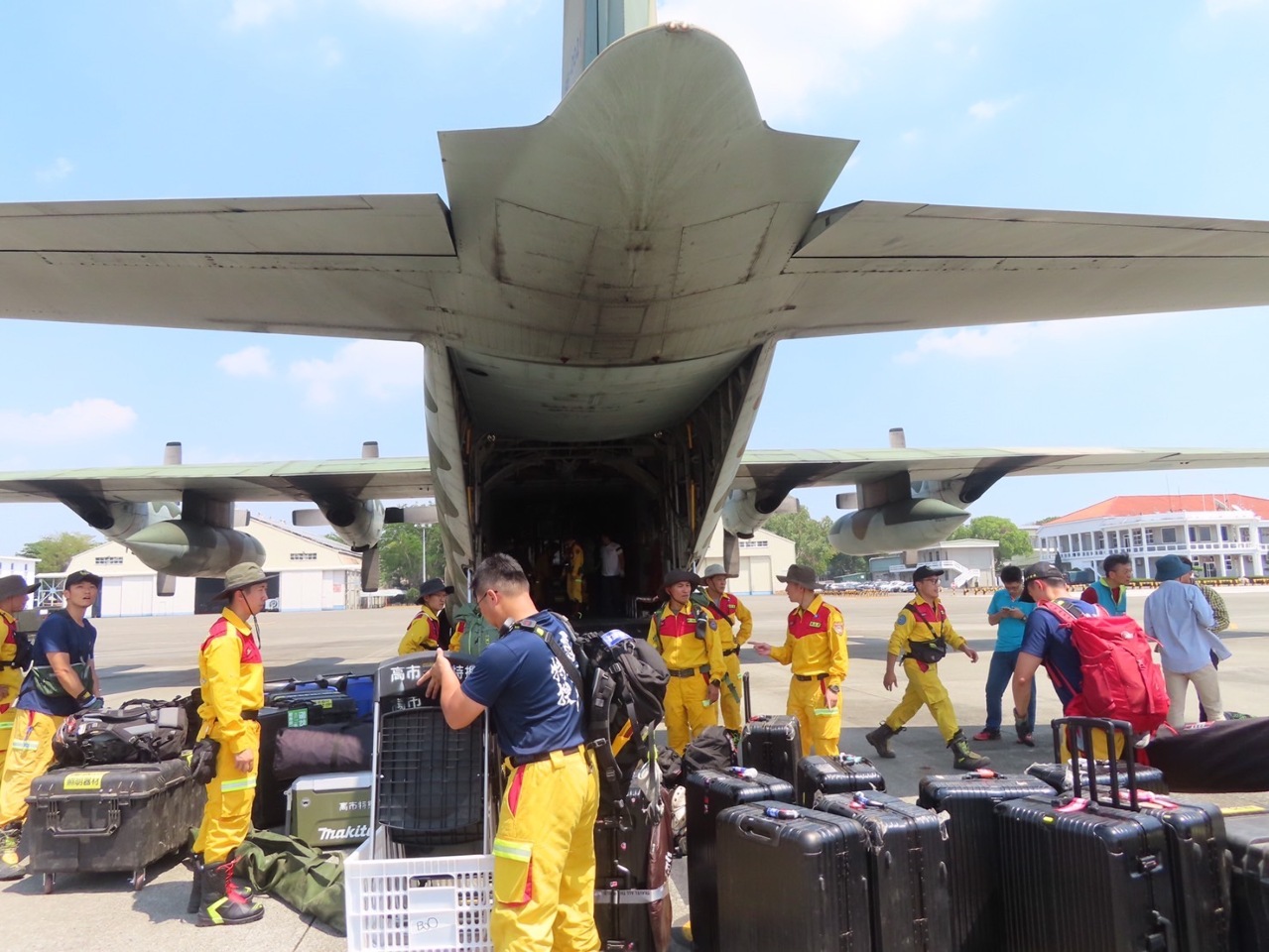 花蓮強震／空軍派遺C-130運輸機2架次 協助救援部隊挺進災區(影音)