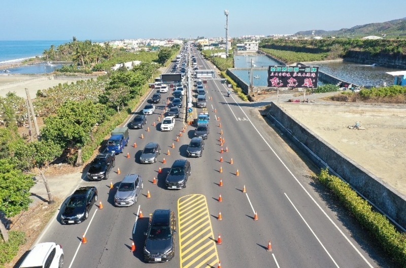 清明連假首日返鄉車潮現 公路局籲民眾掌握路況資訊多搭乘公共運輸