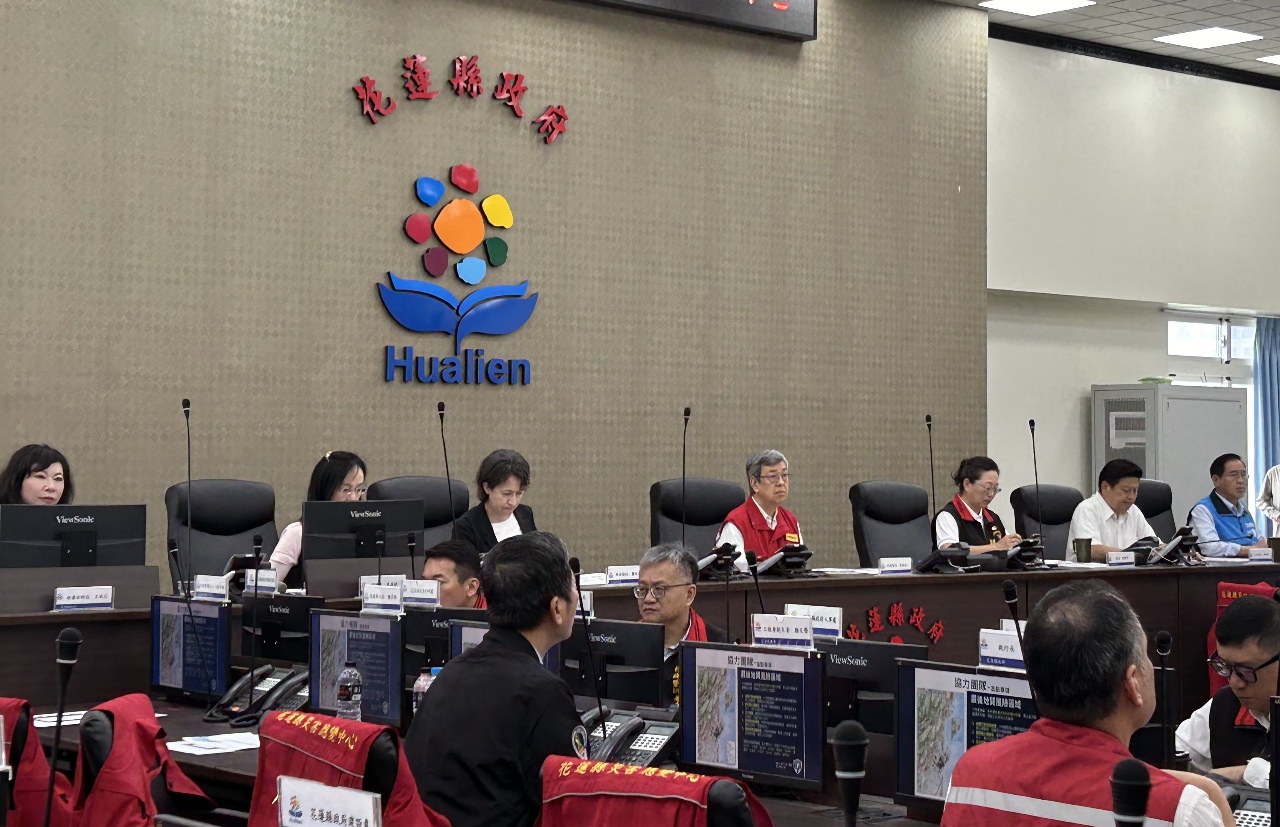 花蓮強震／陳揆花蓮勘災仍震不停 提醒週末有雨慎防土石流