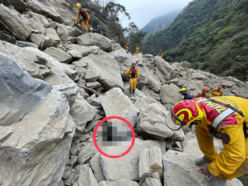 快訊／砂卡礑步道尋獲2人無生命跡象 特搜隊努力挖掘中
