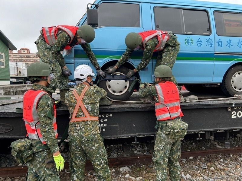 花蓮強震／軍方協助台水工程車以鐵路運水至災區