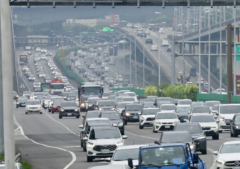 收假國道12路段午後易塞 行車時間估平日3至4倍