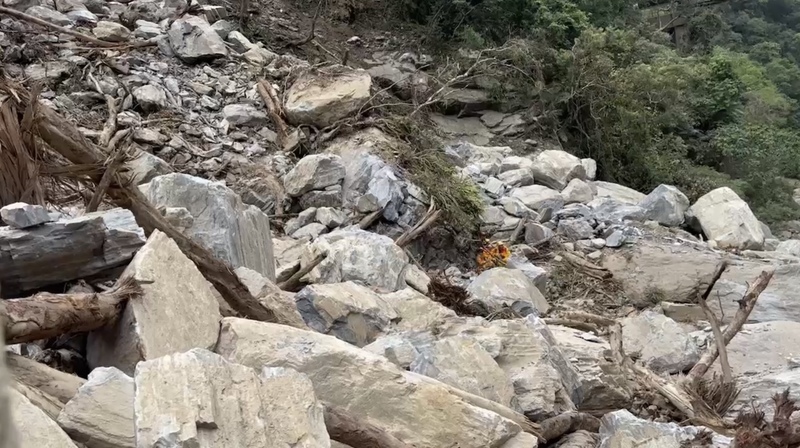 花蓮強震／砂卡礑步道救援遇大崩塌 搜救任務暫停