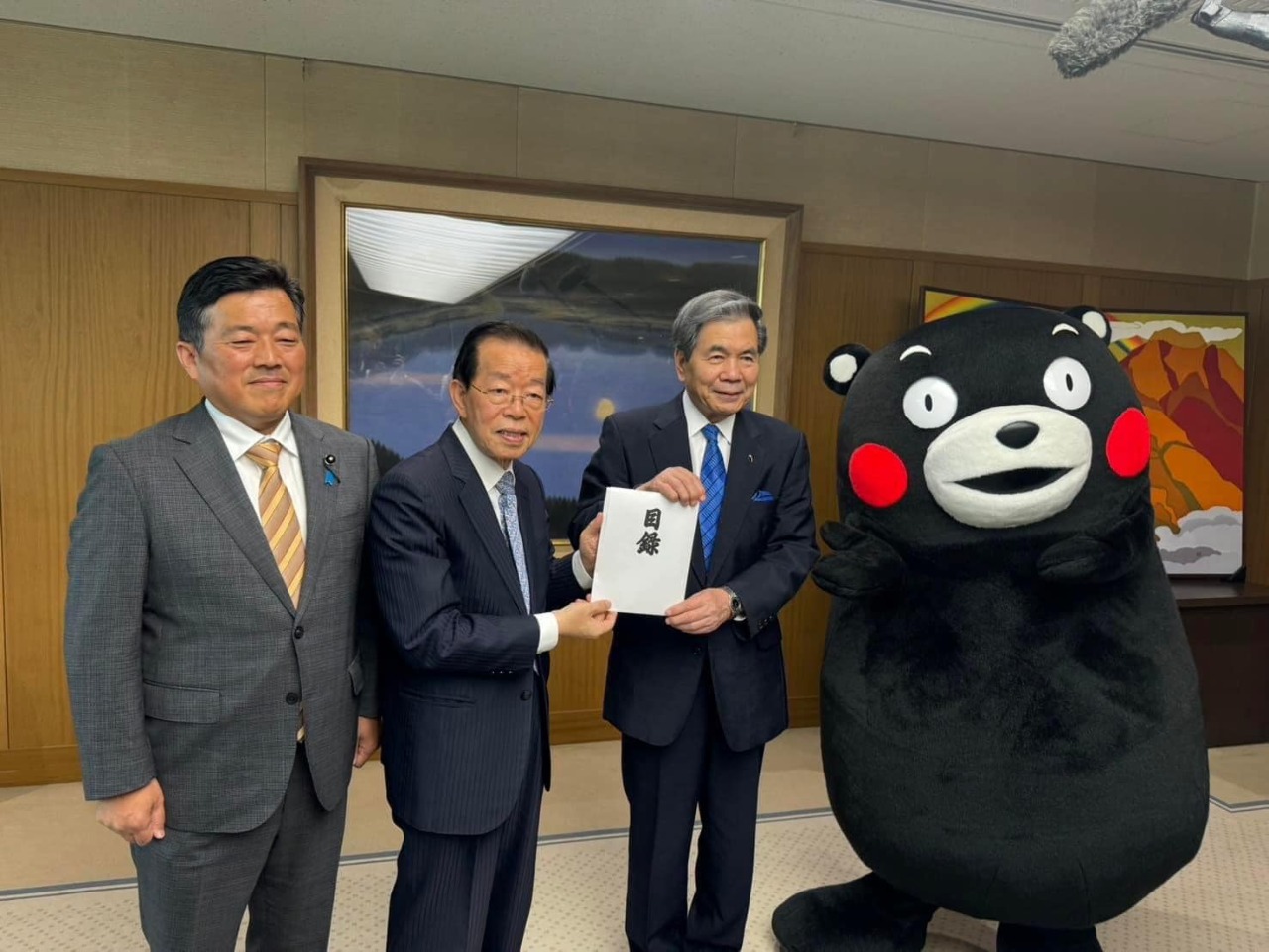熊本縣知事蒲島郁夫卸任日 遞花蓮震災善款給謝長廷