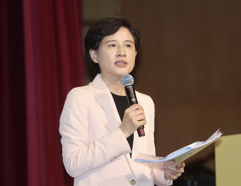 遭質疑只會抗中保台 鄭麗君：國家希望工程解決問題