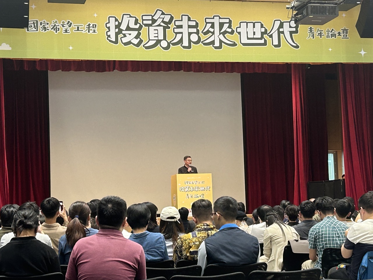 卓榮泰：國家應提供舞台 讓青年接軌世界與國際競爭