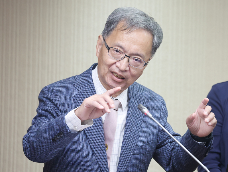 立委提案修法健保點值1點1元 薛瑞元：無財源 恐漲保費