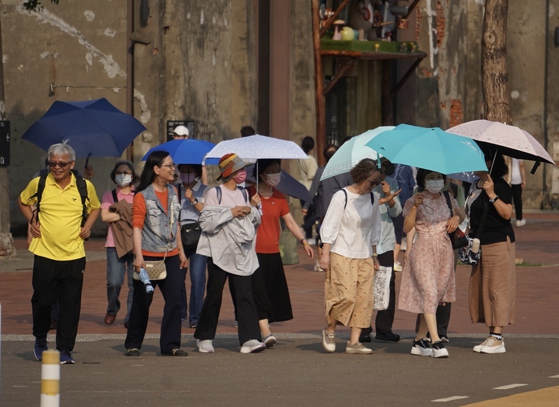 全台高溫 北高屏午後逾37度 屏東防38度極端高溫