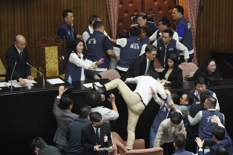國會改革修法爆衝突 柯文哲籲不應傲慢執政
