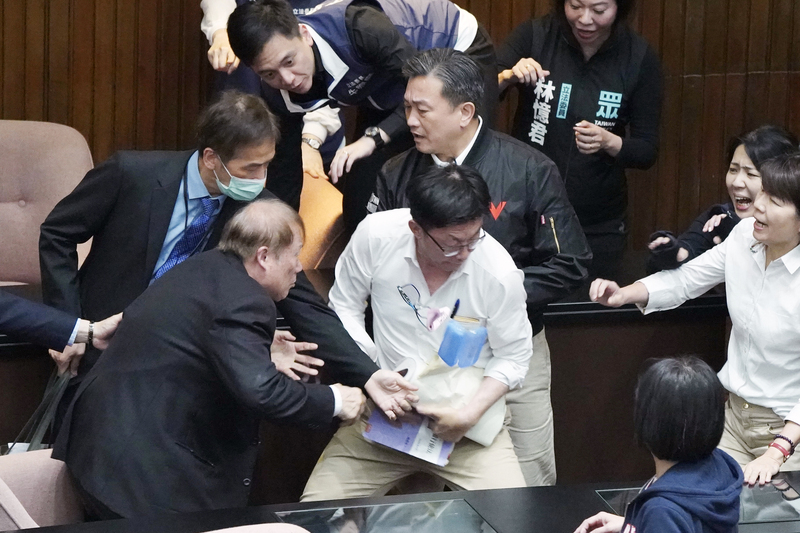 國會改革法案朝野政黨吵什麼？看懂4大攻防重點