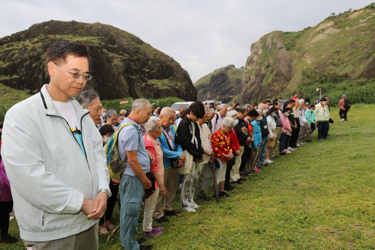 政治受難者及家屬重返綠島 赴公墓獻花