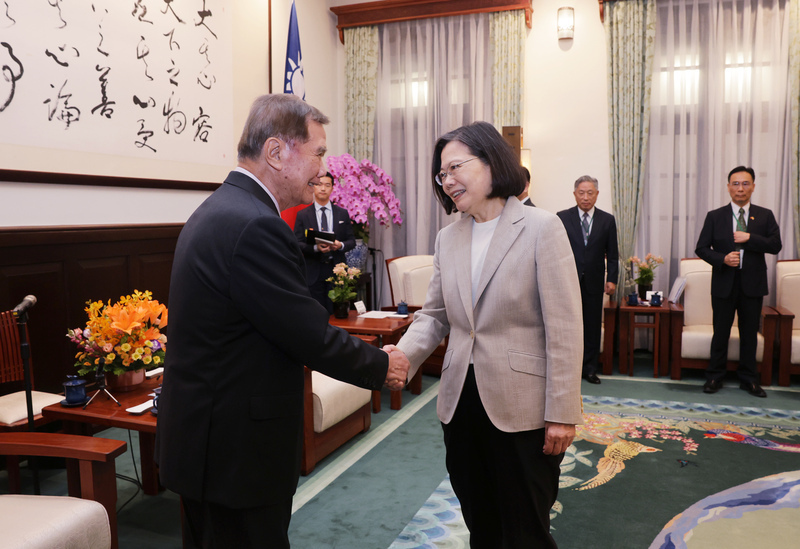 接見新加坡慶賀團 蔡總統盼強化經貿合作：兩國有互補性