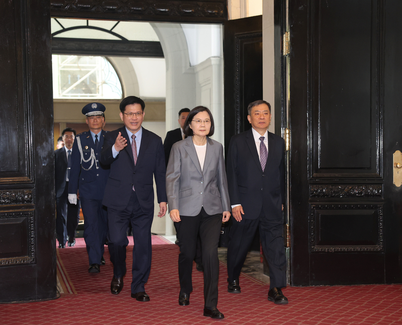 外賓向蔡英文總統握別
