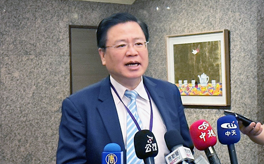新新併殺出程咬金  許舒博：中信金為「被動」、非半路殺出