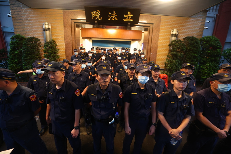 立院國會職權修法 400警維安、待命柔性處理
