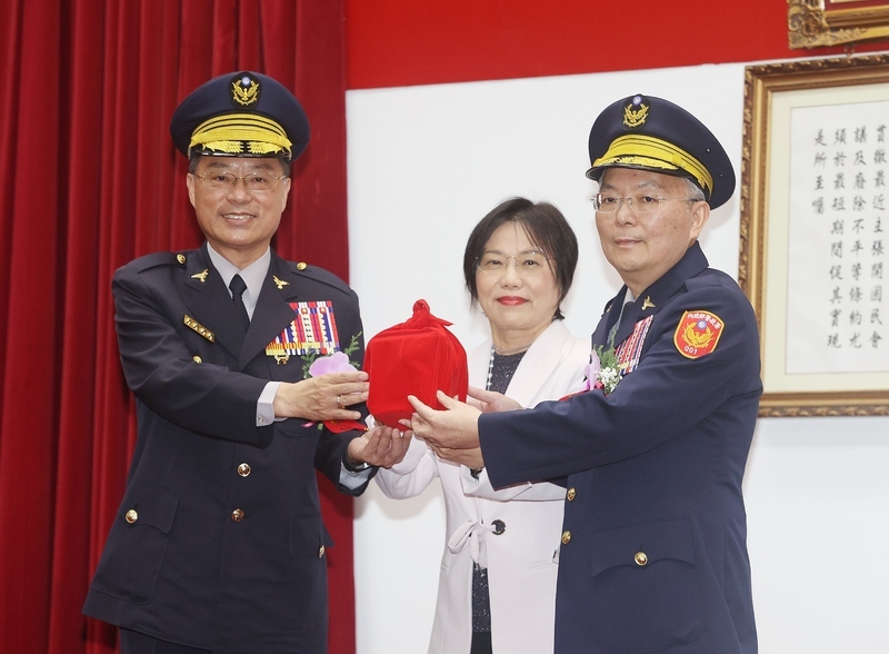 劉世芳主持警政署長交接 期勉新署長精進打詐、緝毒掃黑