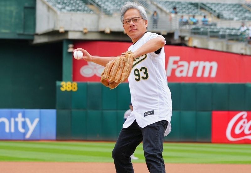 MLB舊金山台灣日 黃仁勳穿93號球衣開球