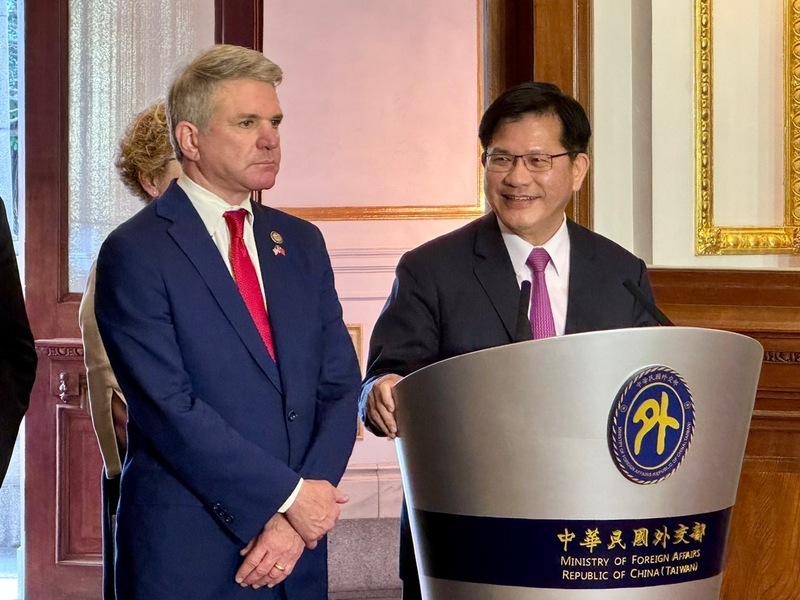 率跨黨派議員訪台 美眾院外委會主席：依台灣關係法提供台灣武器