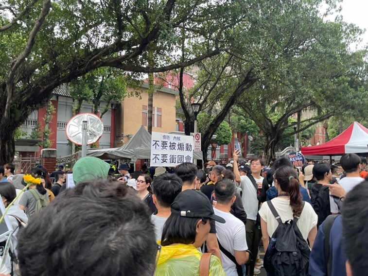 To 衝 or not to 衝？That is the question