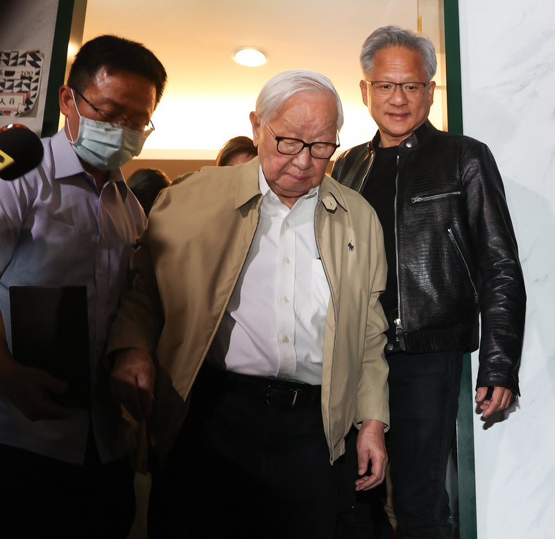張忠謀自傳揭露徵詢黃仁勳接台積電CEO  遭黃2度婉拒「已有工作」