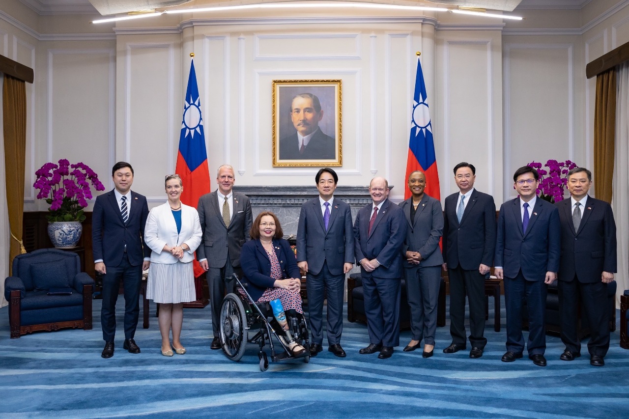 美議員訪台看立院動盪：混亂的民主遠勝被極權控制