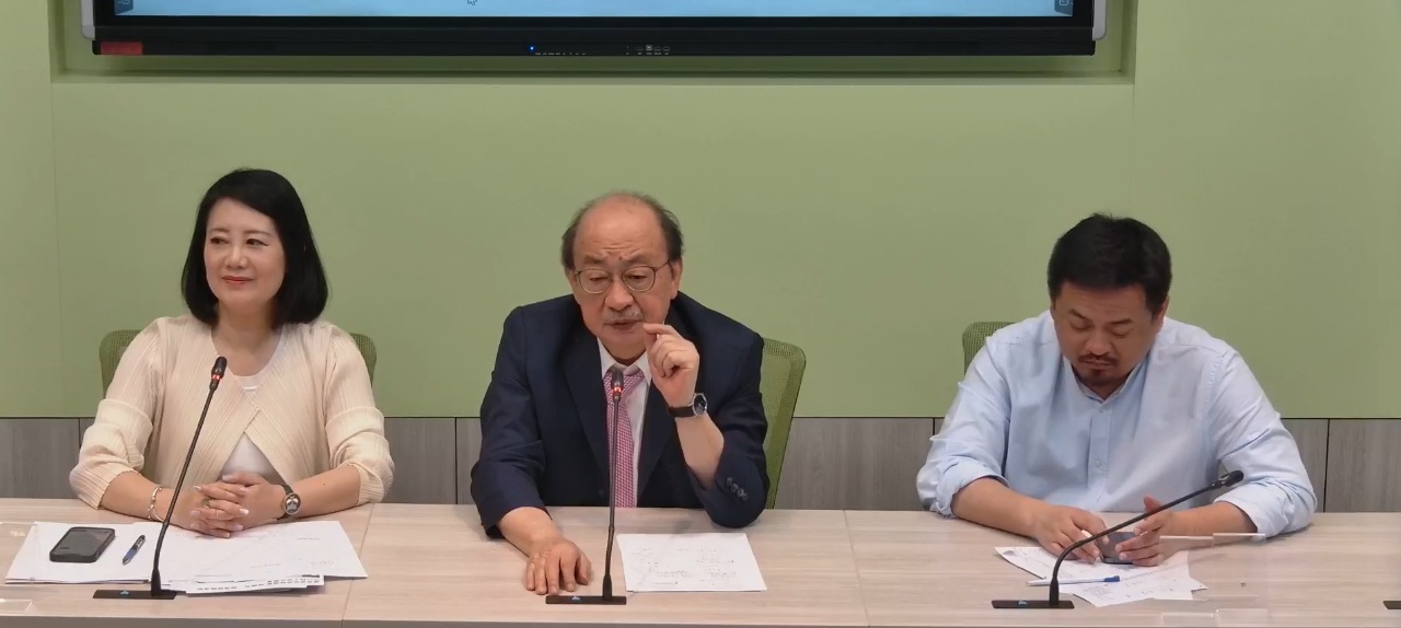 傅崐萁指國情報告可只說不答引雜音 綠批把修法當兒戲