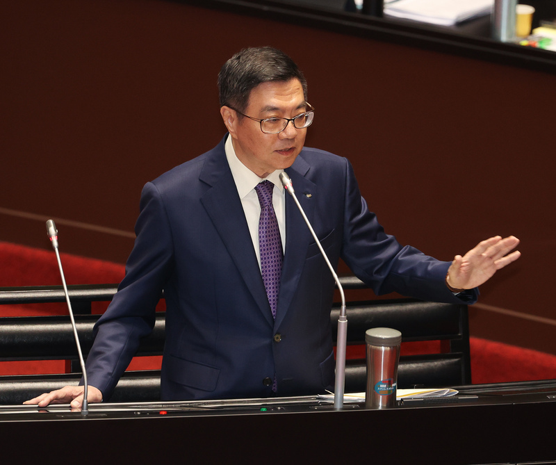 政院：2022年規劃9千億投入淨零轉型  遺憾立委誤解