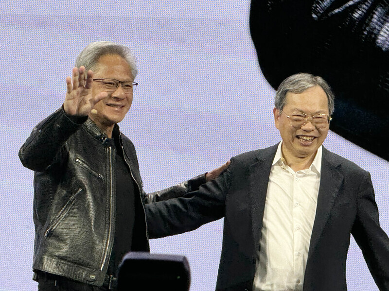 美超微梁見後躋身矽谷台裔AI巨頭 黃仁勳站台力挺